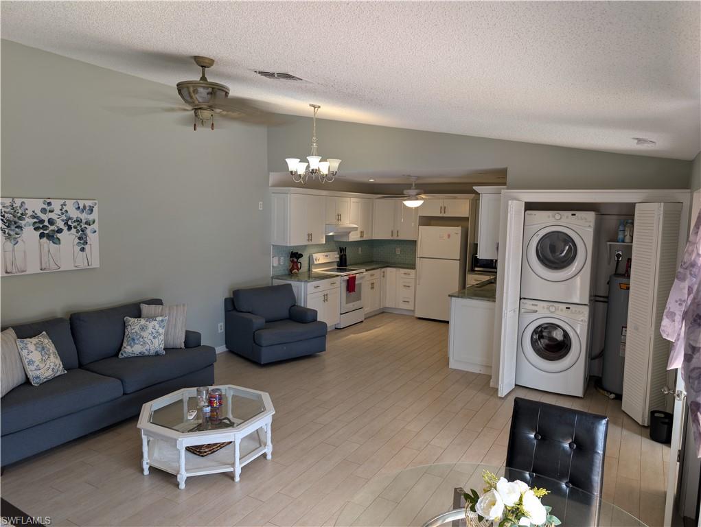 FOXMOOR LAKES - Residential