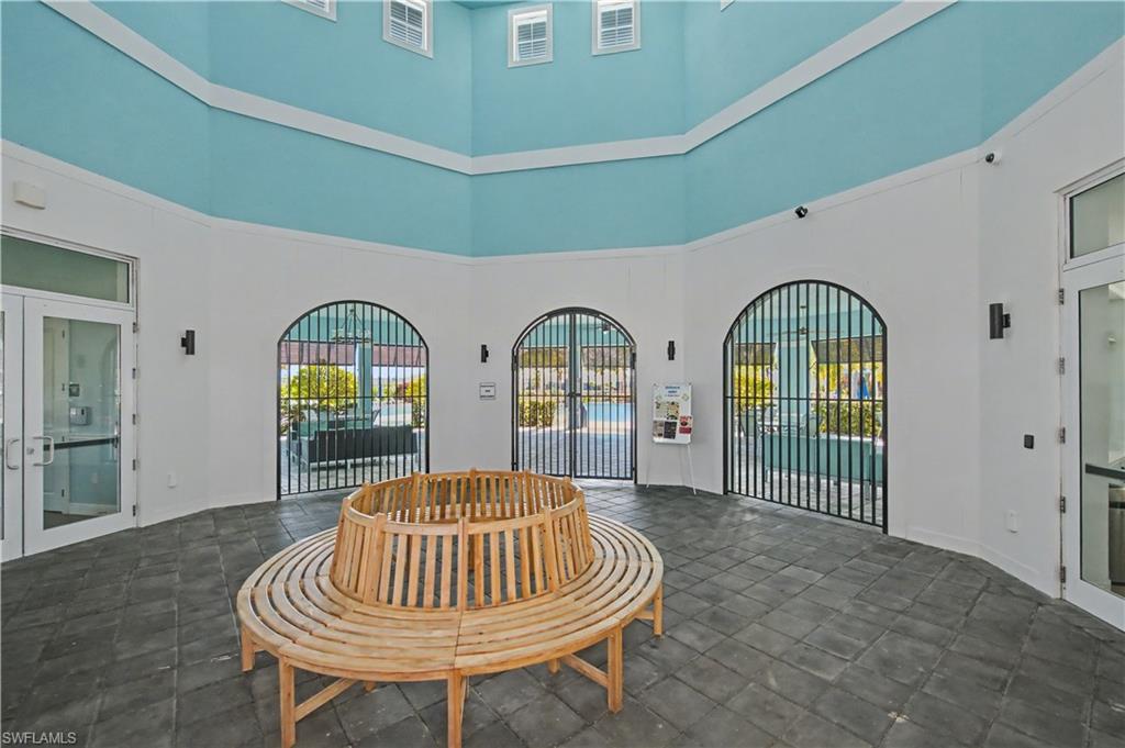 ENTRADA - Residential