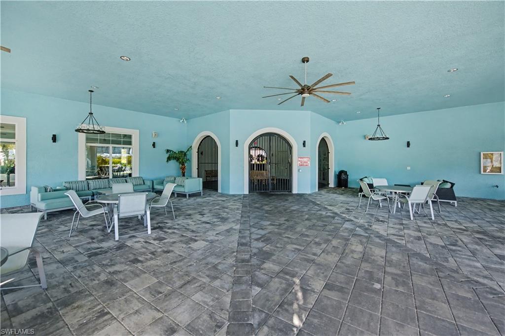 ENTRADA - Residential