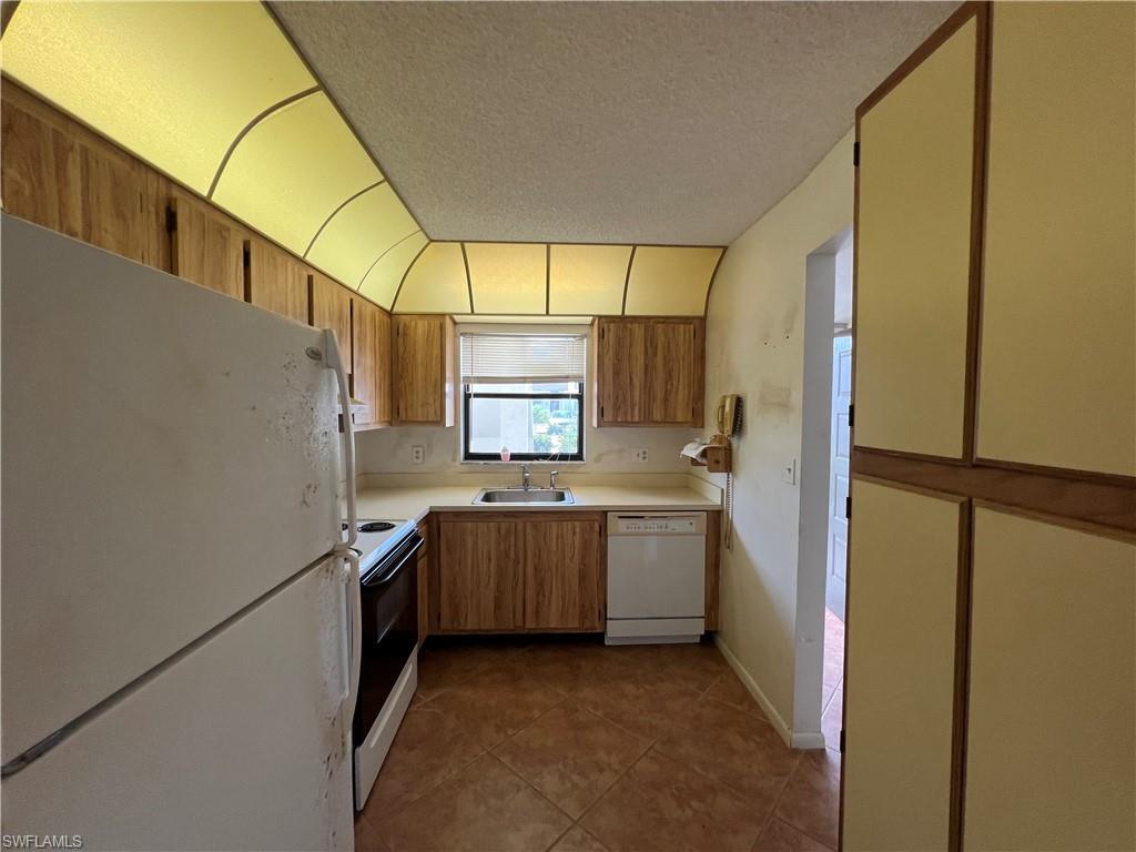 FAIRWAYS AT PAR FOUR - Residential