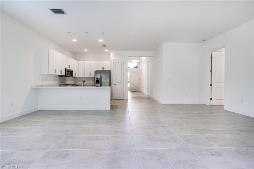 VALENCIA TRAILS - Residential