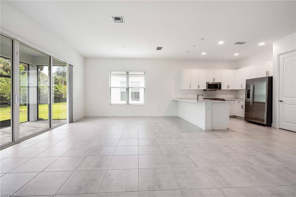 VALENCIA TRAILS - Residential