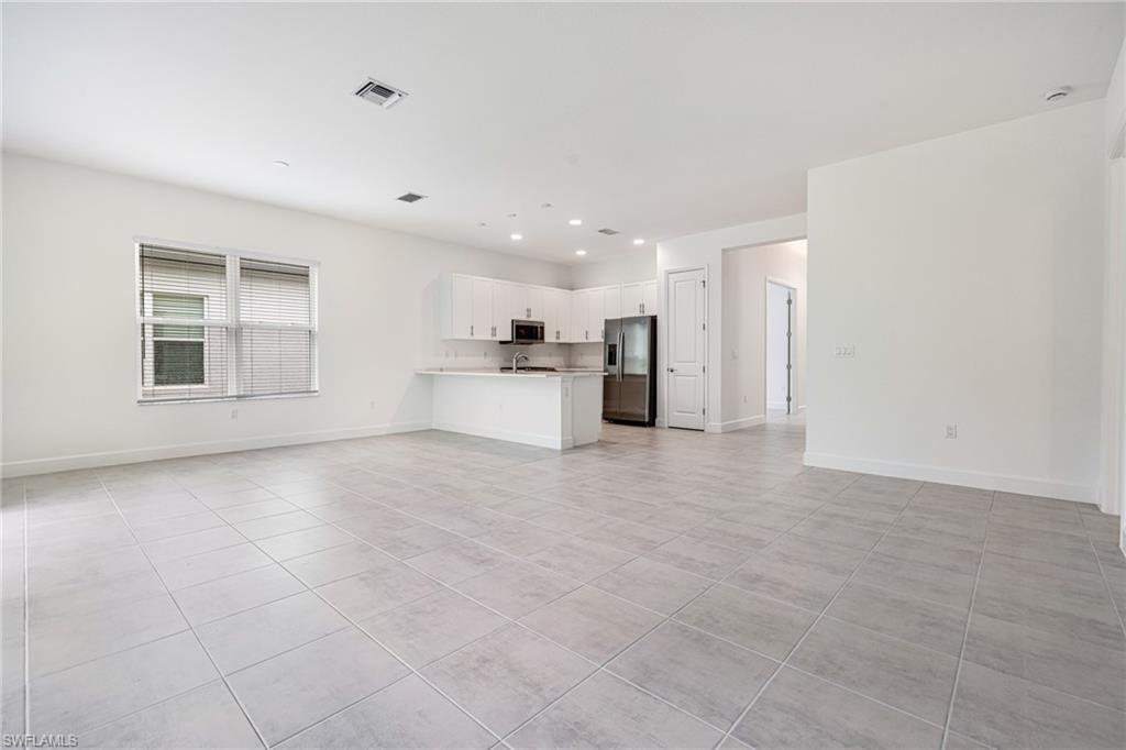 VALENCIA TRAILS - Residential