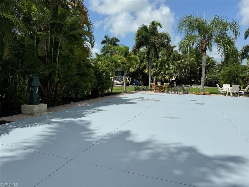 RIVERBEND MOTORCOACH RESORT - Land