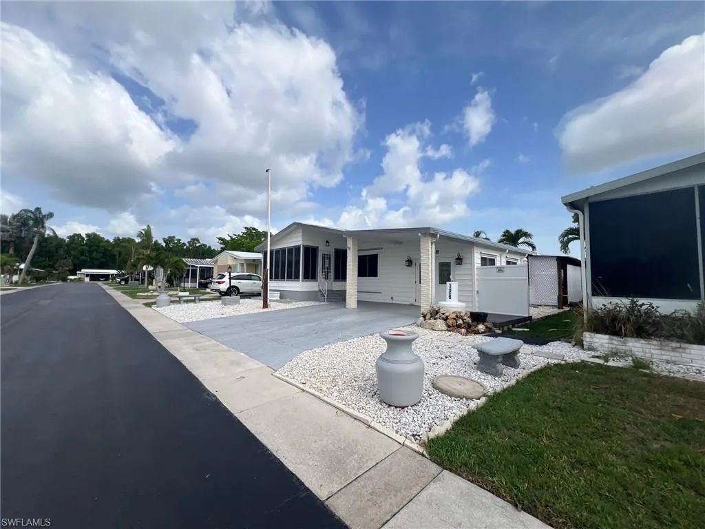 Naples, Florida 34104, United States, 2 Bedrooms Bedrooms, ,2 BathroomsBathrooms,Residential,Pending,152117