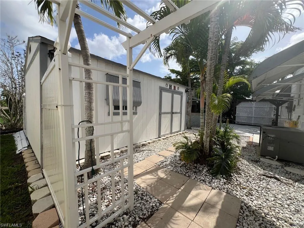 Naples, Florida 34104, United States, 2 Bedrooms Bedrooms, ,2 BathroomsBathrooms,Residential,Pending,152117