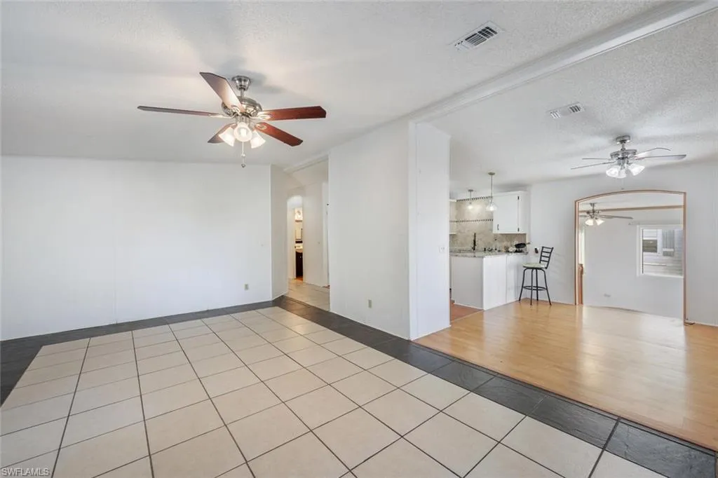 Naples, Florida 34104, United States, 2 Bedrooms Bedrooms, ,2 BathroomsBathrooms,Residential,Pending,152117