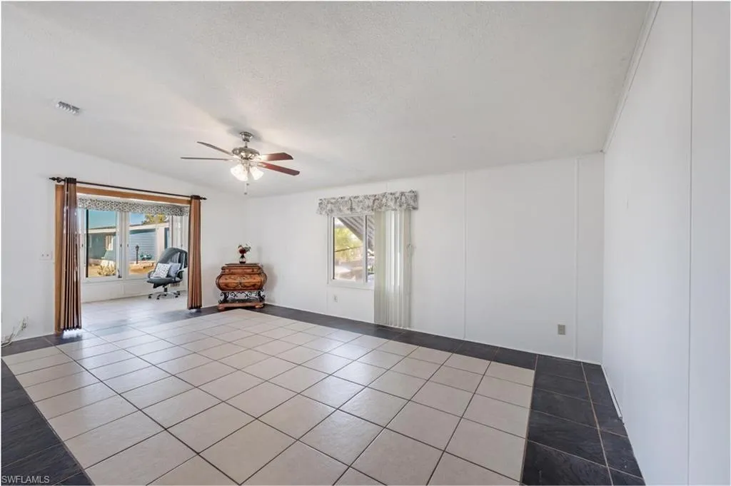 Naples, Florida 34104, United States, 2 Bedrooms Bedrooms, ,2 BathroomsBathrooms,Residential,Pending,152117