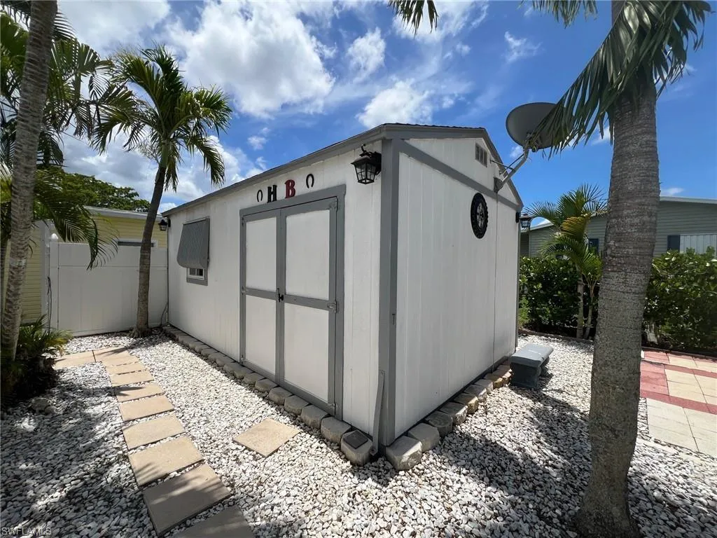 Naples, Florida 34104, United States, 2 Bedrooms Bedrooms, ,2 BathroomsBathrooms,Residential,Pending,152117