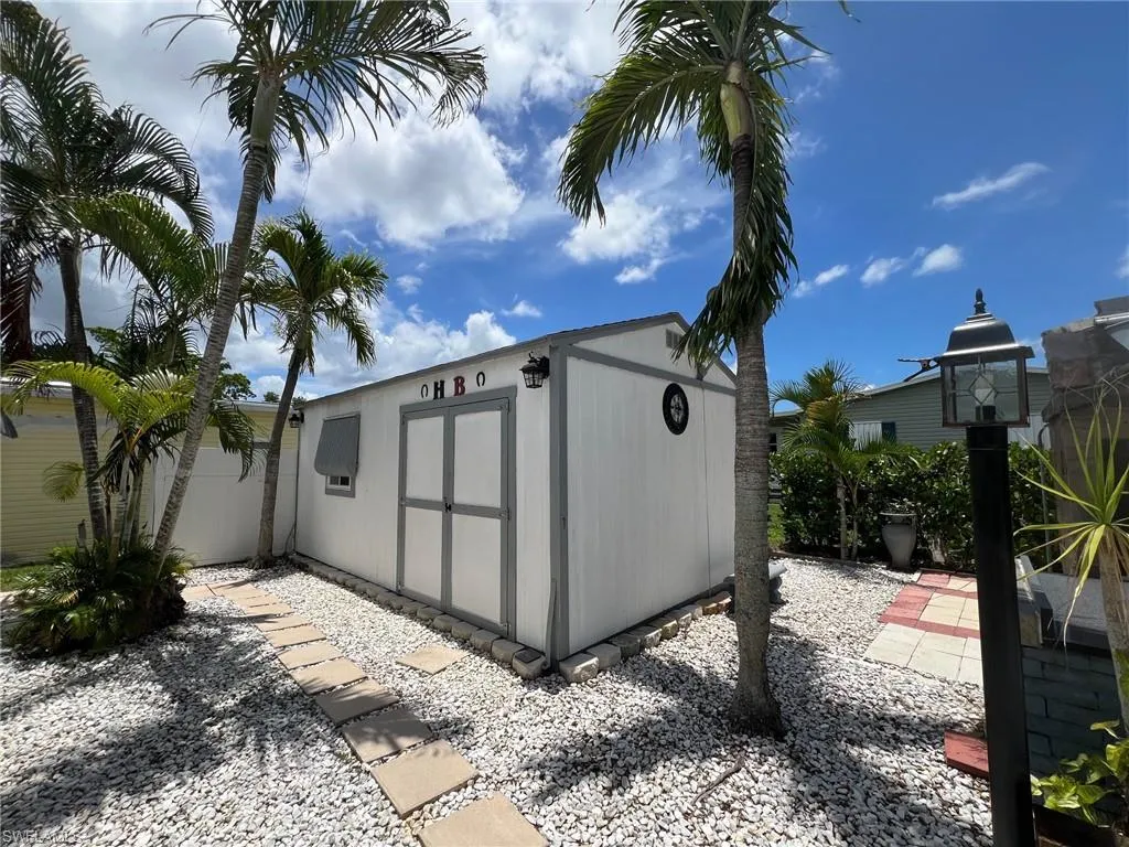 Naples, Florida 34104, United States, 2 Bedrooms Bedrooms, ,2 BathroomsBathrooms,Residential,Pending,152117