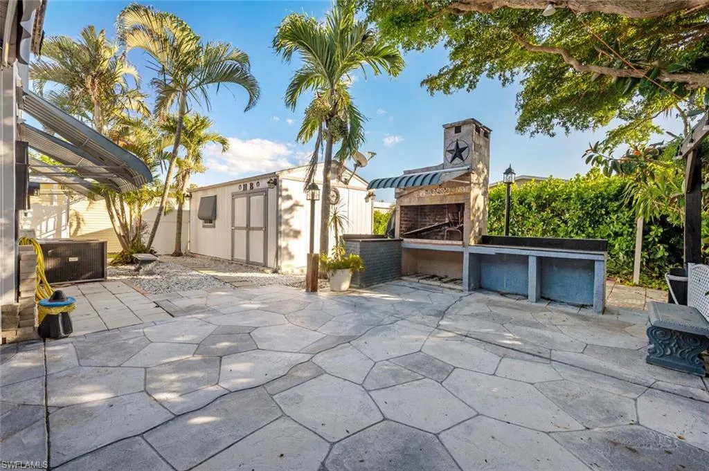 Naples, Florida 34104, United States, 2 Bedrooms Bedrooms, ,2 BathroomsBathrooms,Residential,Pending,152117