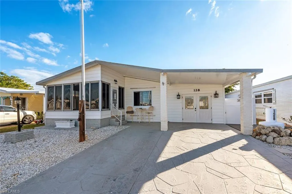 Naples, Florida 34104, United States, 2 Bedrooms Bedrooms, ,2 BathroomsBathrooms,Residential,Pending,152117