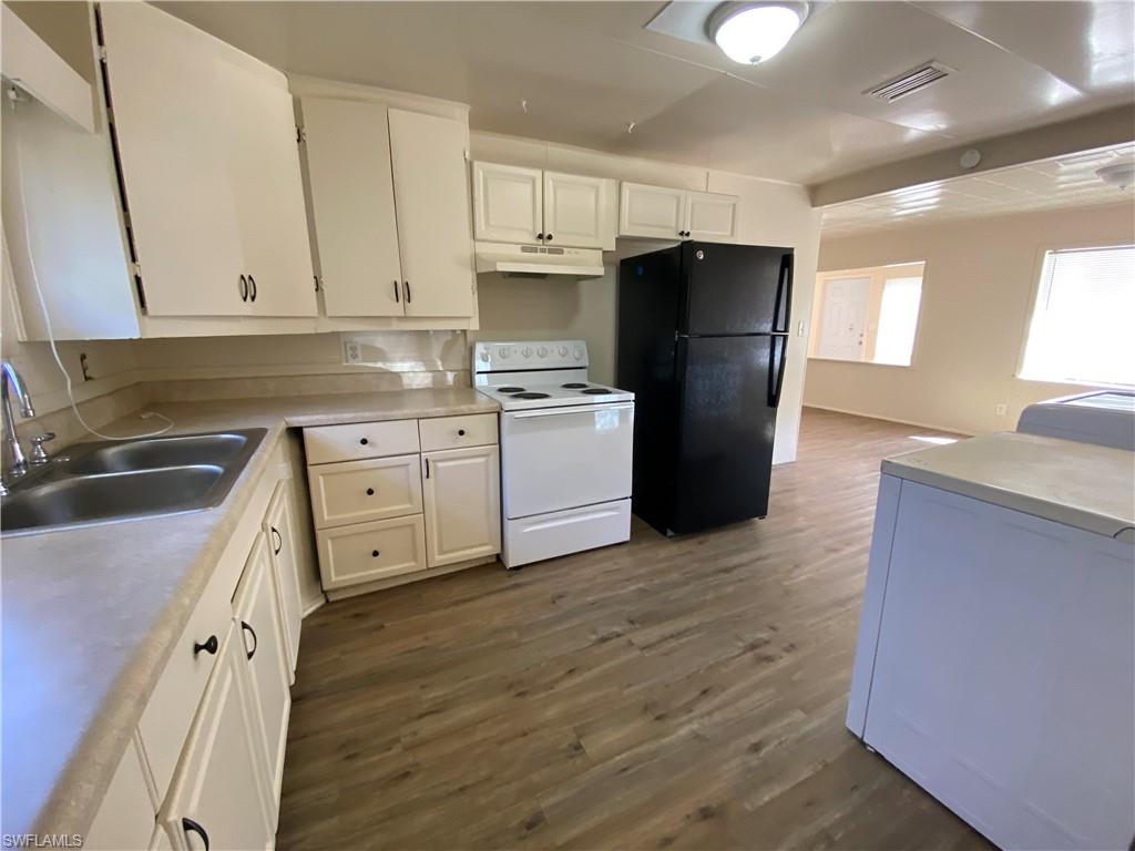 SUNCOAST ESTATES UNREC - Residential Lease