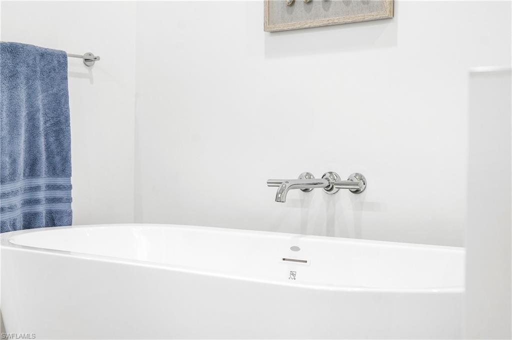 ELEVEN ELEVEN CENTRAL - Residential