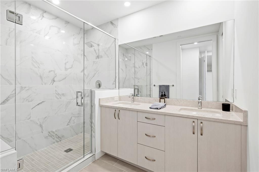 ELEVEN ELEVEN CENTRAL - Residential