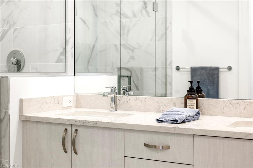 ELEVEN ELEVEN CENTRAL - Residential