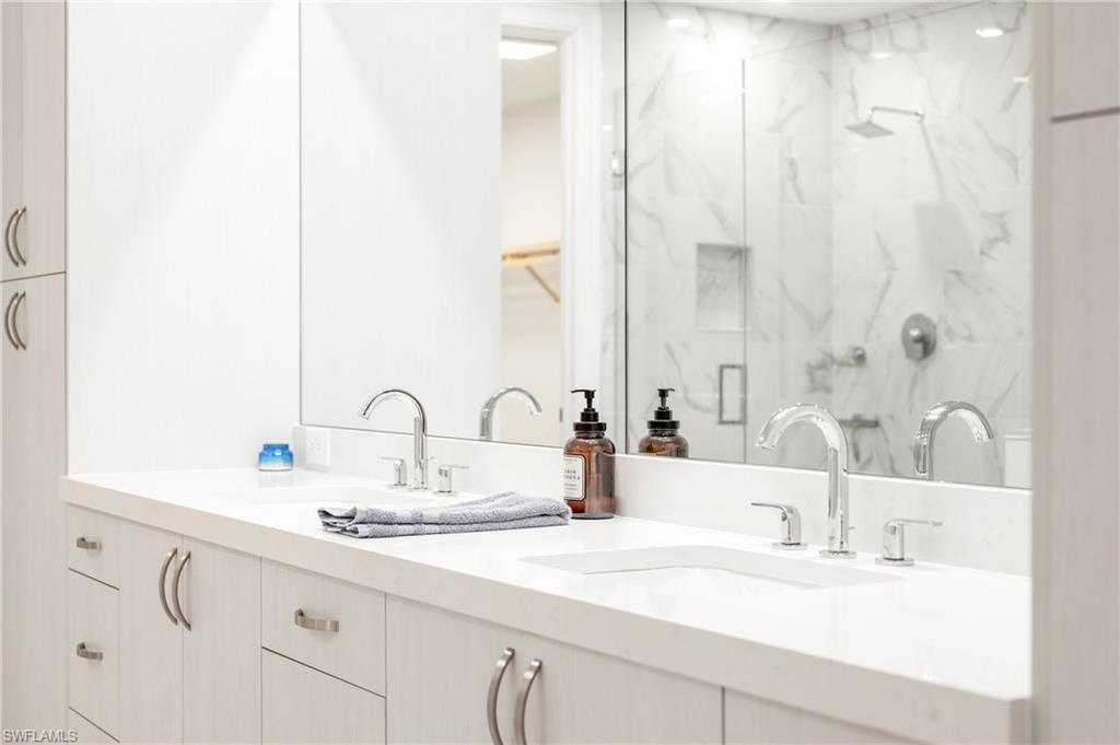 ELEVEN ELEVEN CENTRAL - Residential