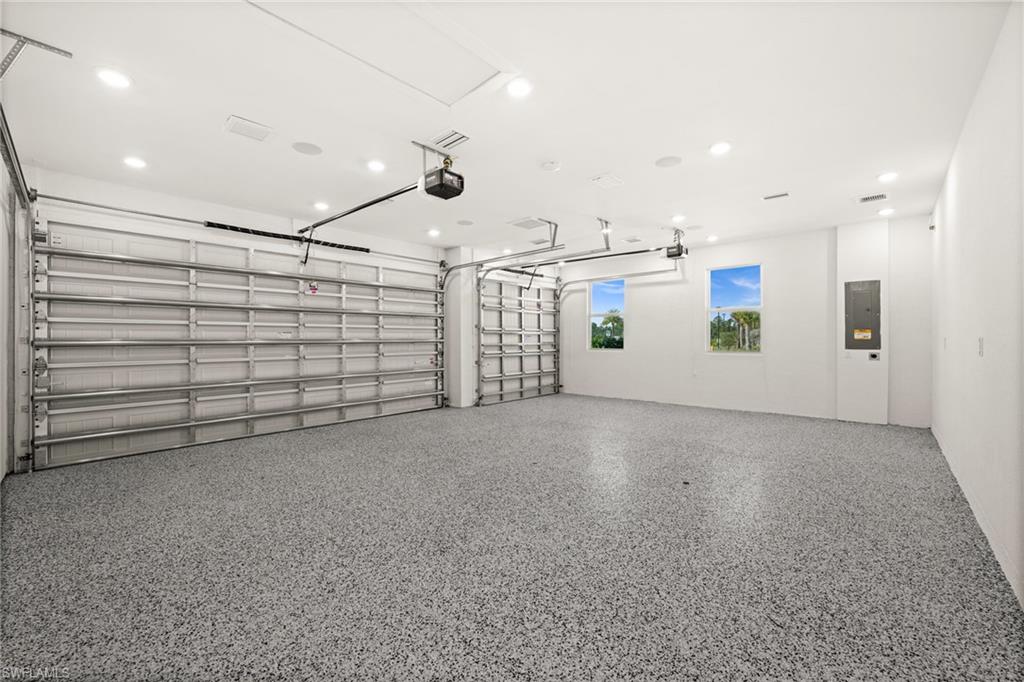 CREEKSIDE RUN - Residential