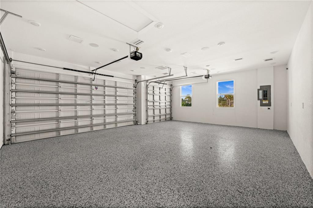 CREEKSIDE RUN - Residential