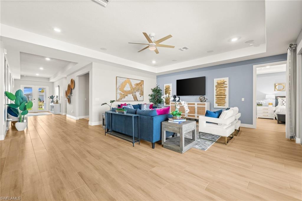 CREEKSIDE RUN - Residential