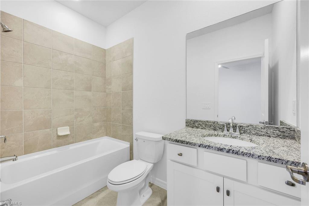 HAMPTON LAKES - Residential Lease