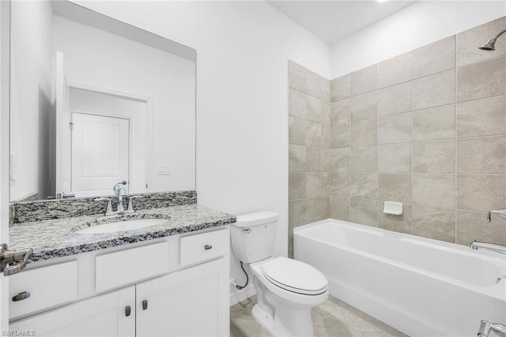 HAMPTON LAKES - Residential Lease