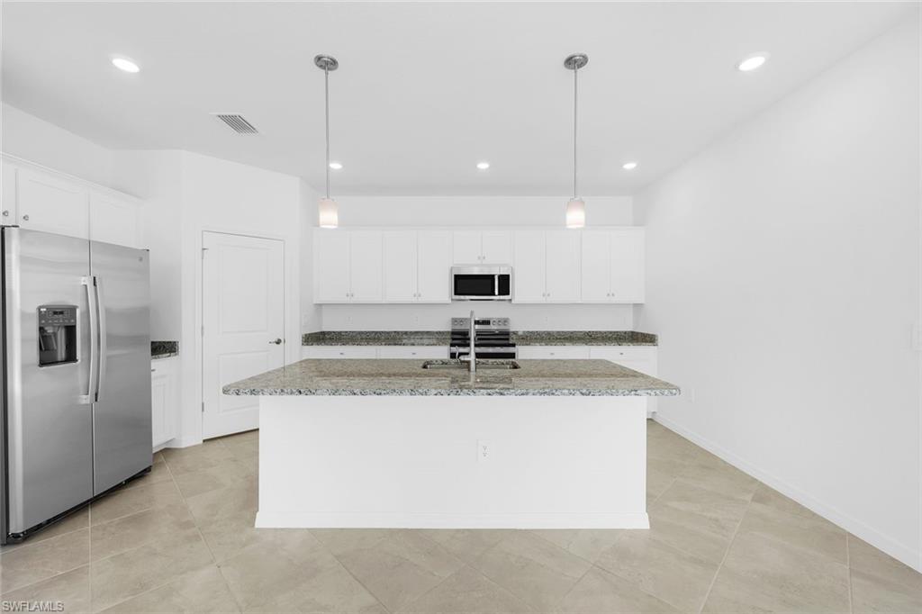 HAMPTON LAKES - Residential Lease