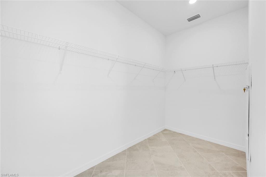 HAMPTON LAKES - Residential Lease