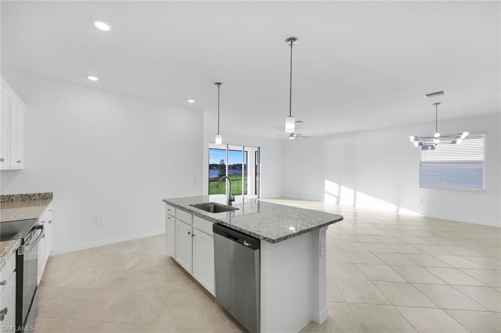 HAMPTON LAKES - Residential Lease