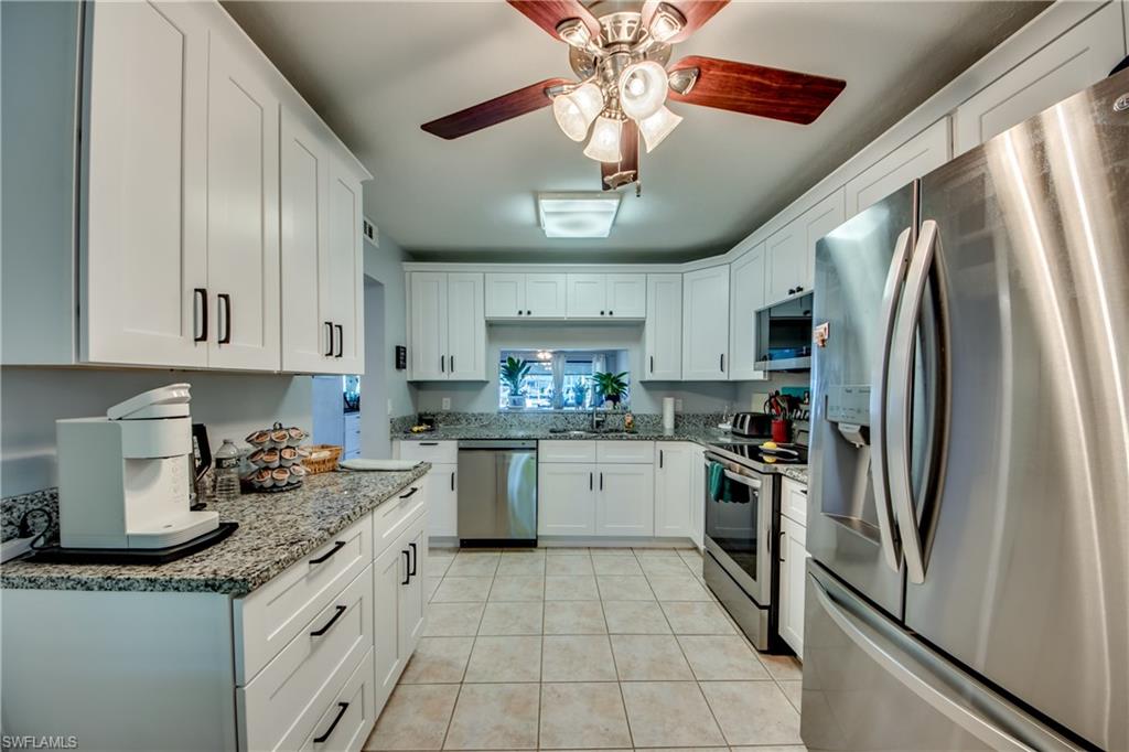 ADMIRALTY YACHT & RACQUET CLUB - Residential