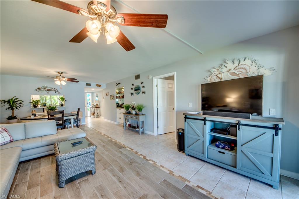 ADMIRALTY YACHT & RACQUET CLUB - Residential