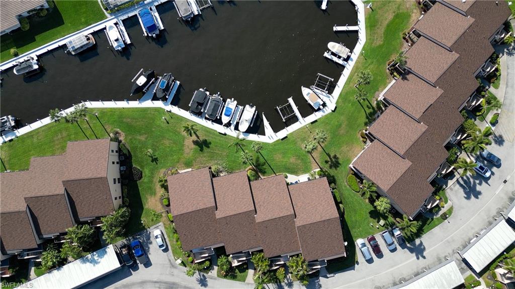 ADMIRALTY YACHT & RACQUET CLUB - Residential