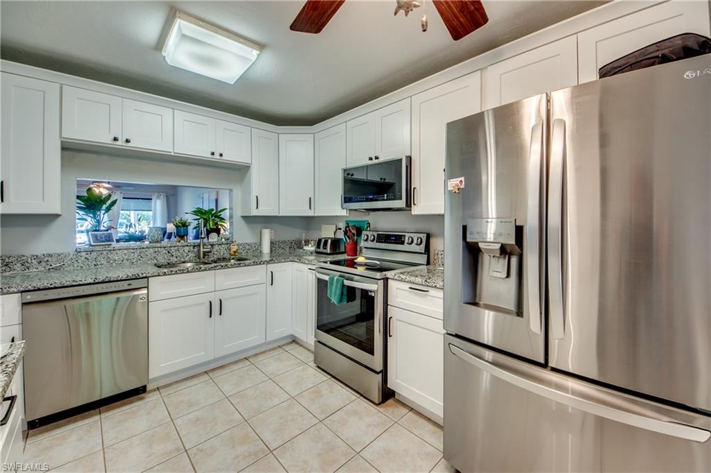 ADMIRALTY YACHT & RACQUET CLUB - Residential