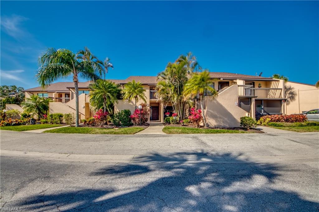 ADMIRALTY YACHT & RACQUET CLUB - Residential