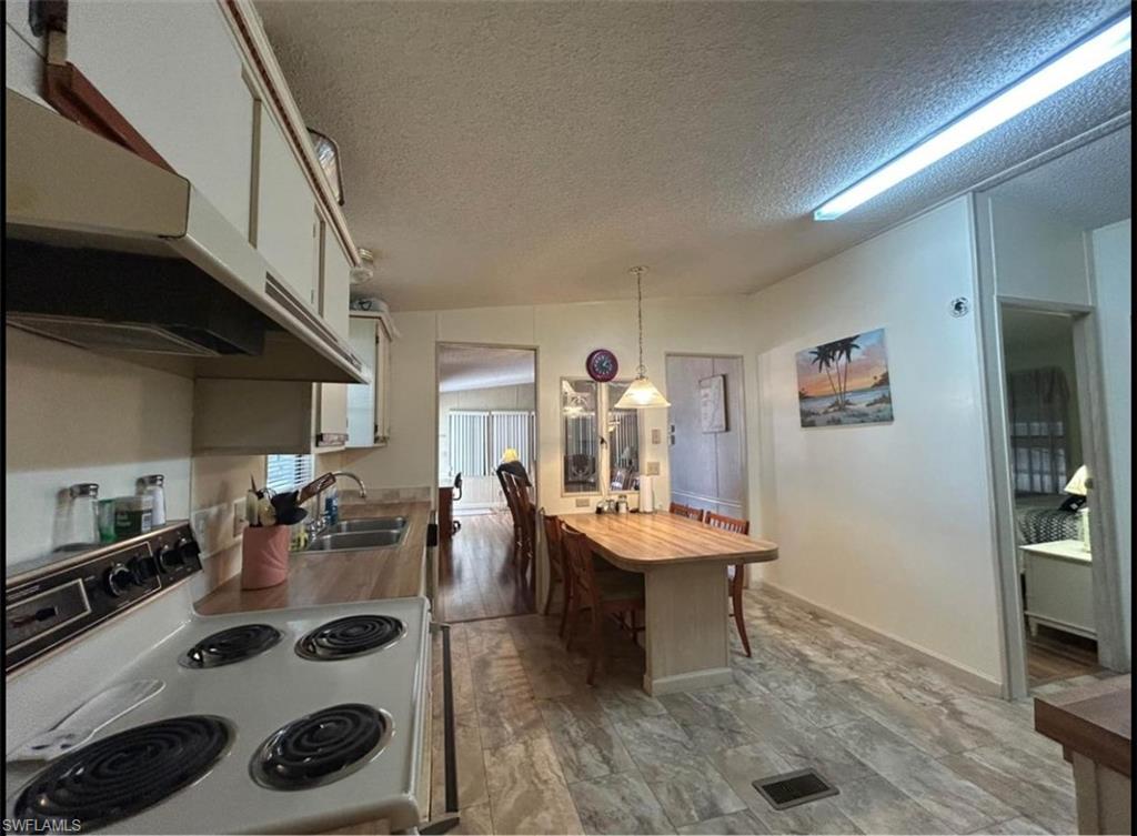 HORIZON VILLAGE - Residential Lease