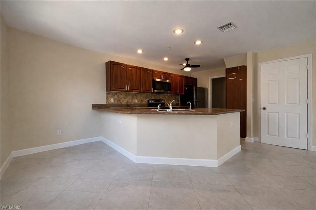 SOUTHPARK WOODS CONDO - Residential Lease