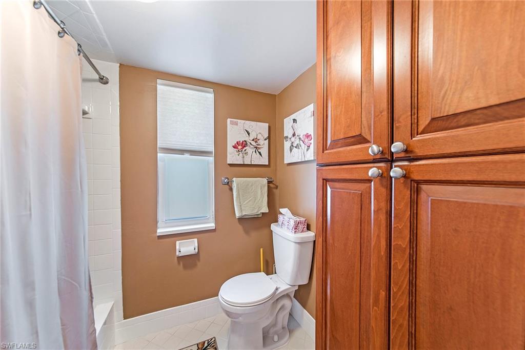 GLADES COUNTRY CLUB - Residential