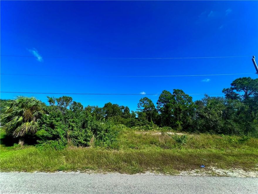 GREAT LOCATION in the highly desirable WEST SIDE nestled away on a quiet paved DEAD END street just minutes from major amenities and a quick commute To I-75! Come build your DREAM HOME or INVEST in this growing community today!!