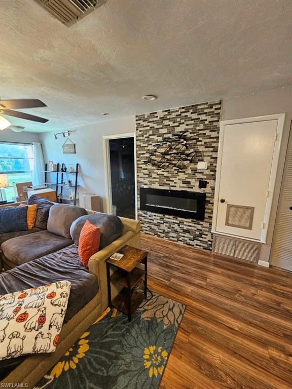 PARKWOOD VILLAS - Residential