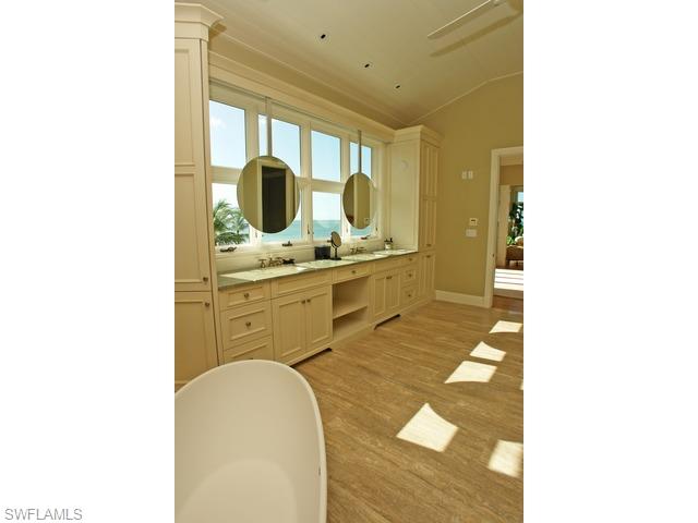 BAREFOOT BEACH - Residential