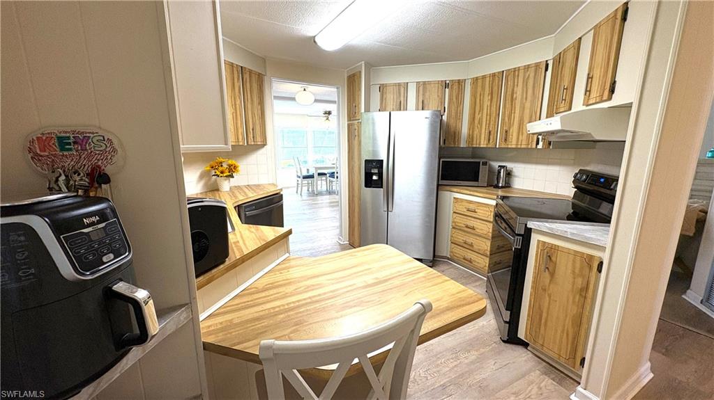 LAZY DAYS MOBILE VILLAGE - Residential