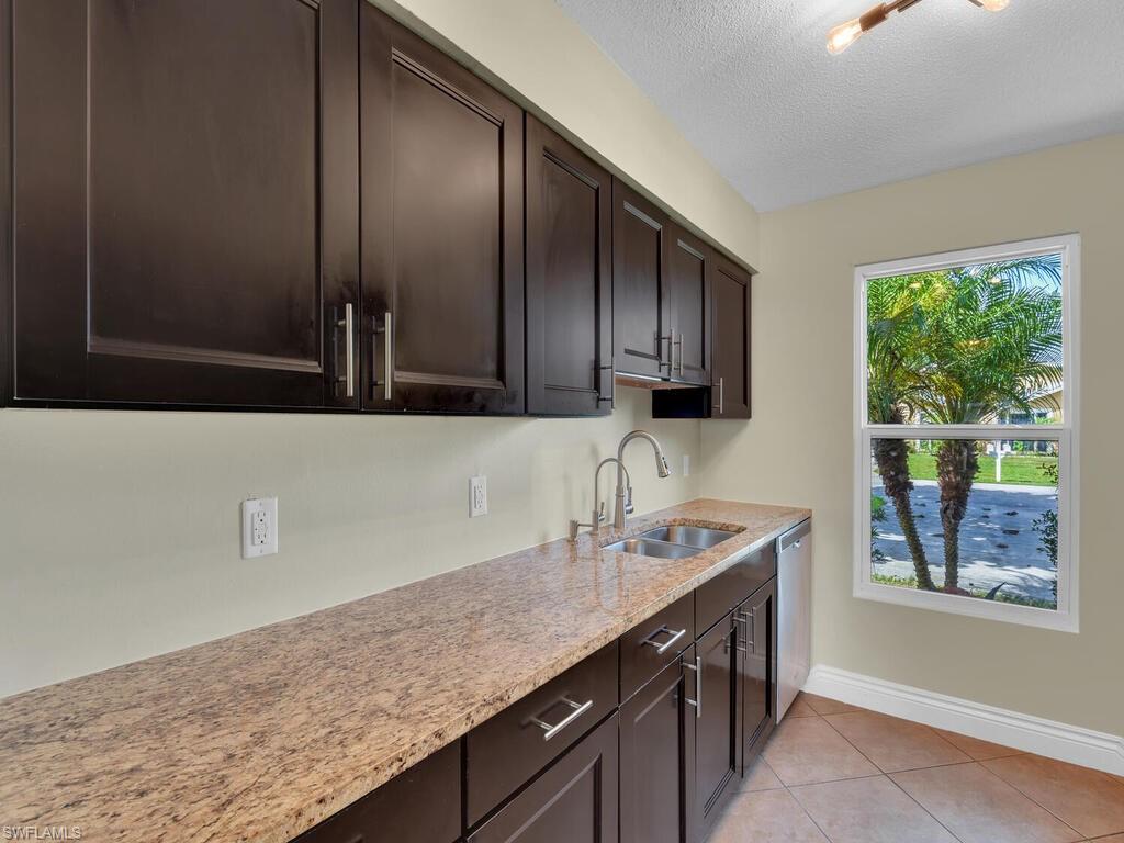 SAN CARLOS PARK - Residential