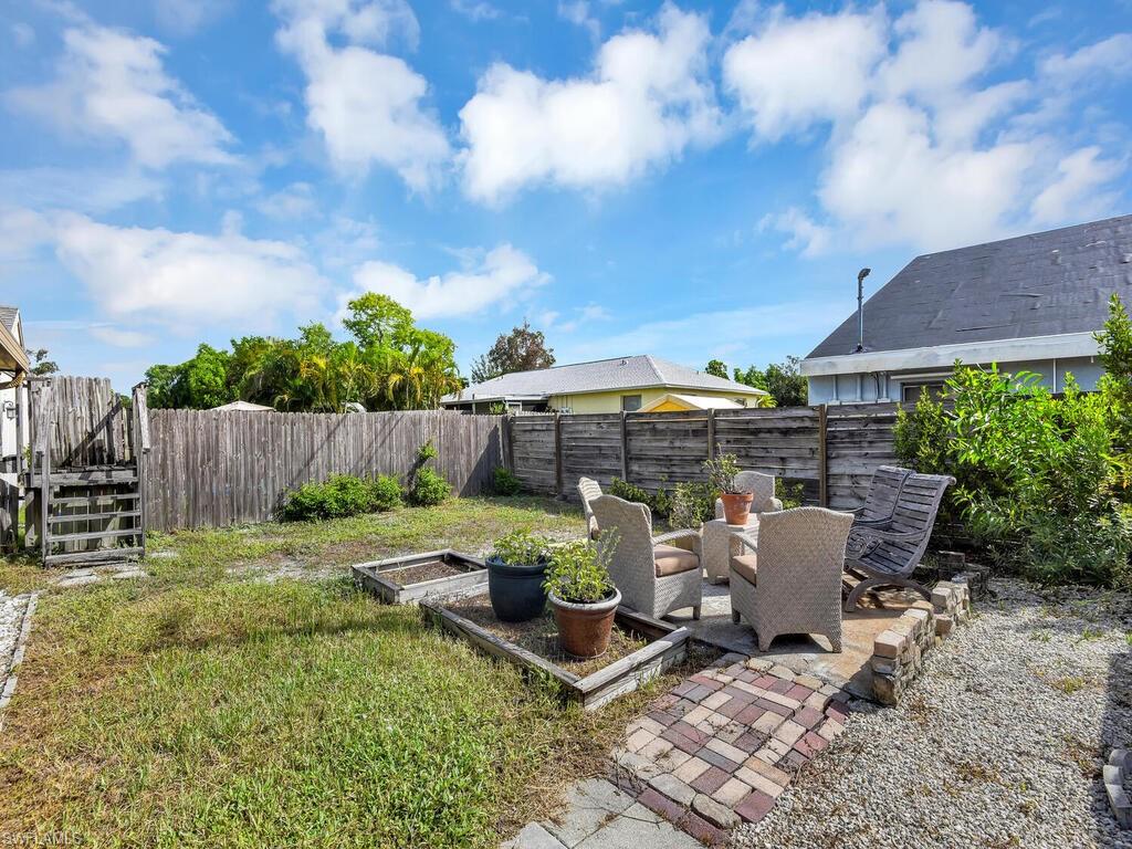 SAN CARLOS PARK - Residential