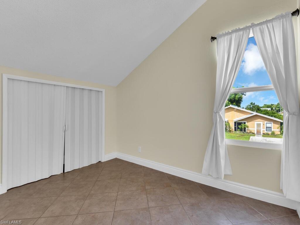 SAN CARLOS PARK - Residential