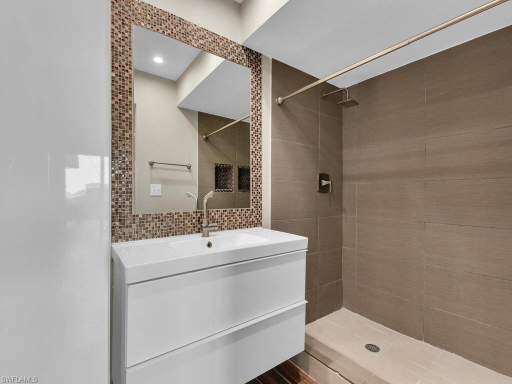 SAN CARLOS PARK - Residential