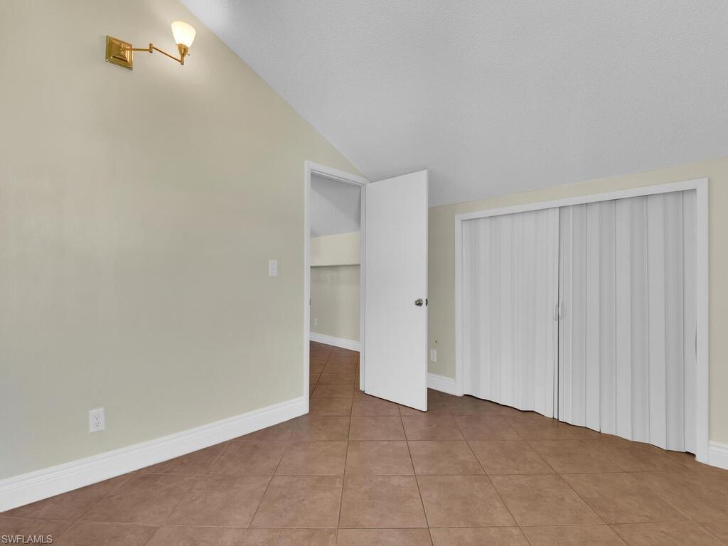 SAN CARLOS PARK - Residential