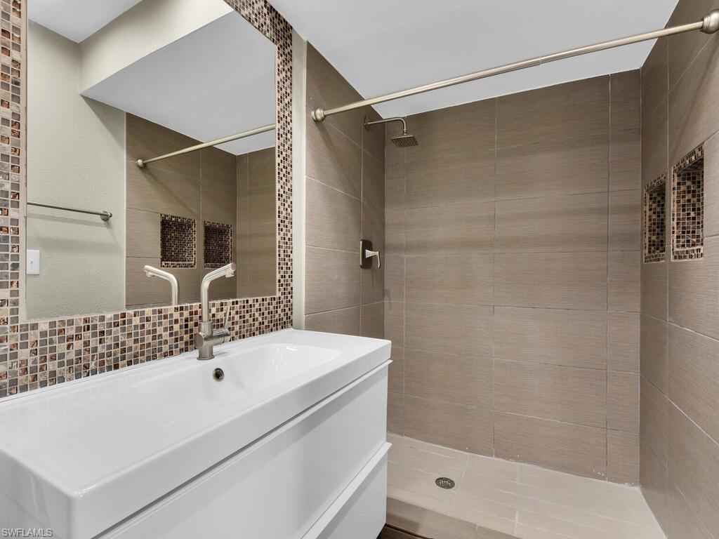 SAN CARLOS PARK - Residential