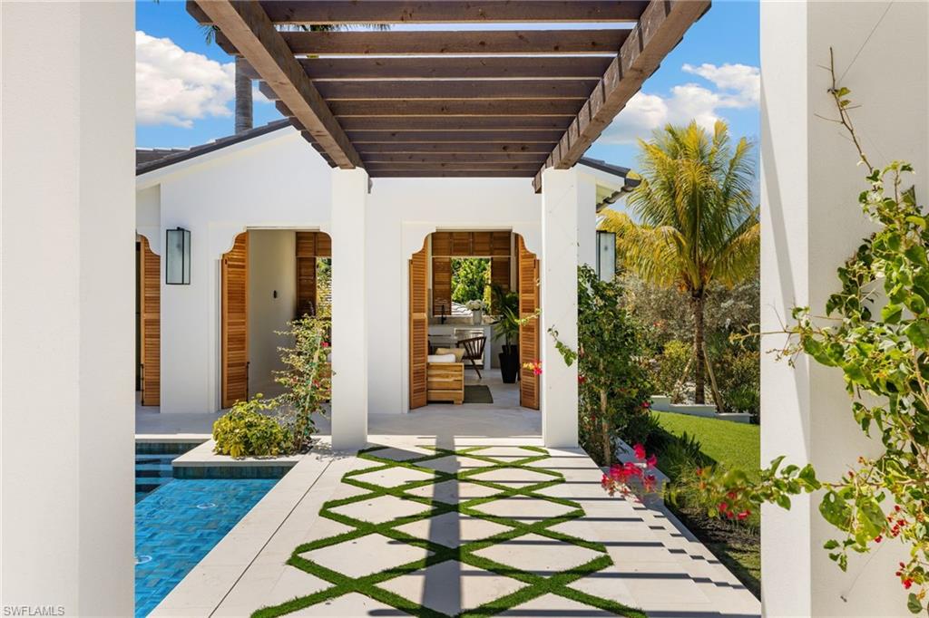 MOORINGS - Residential