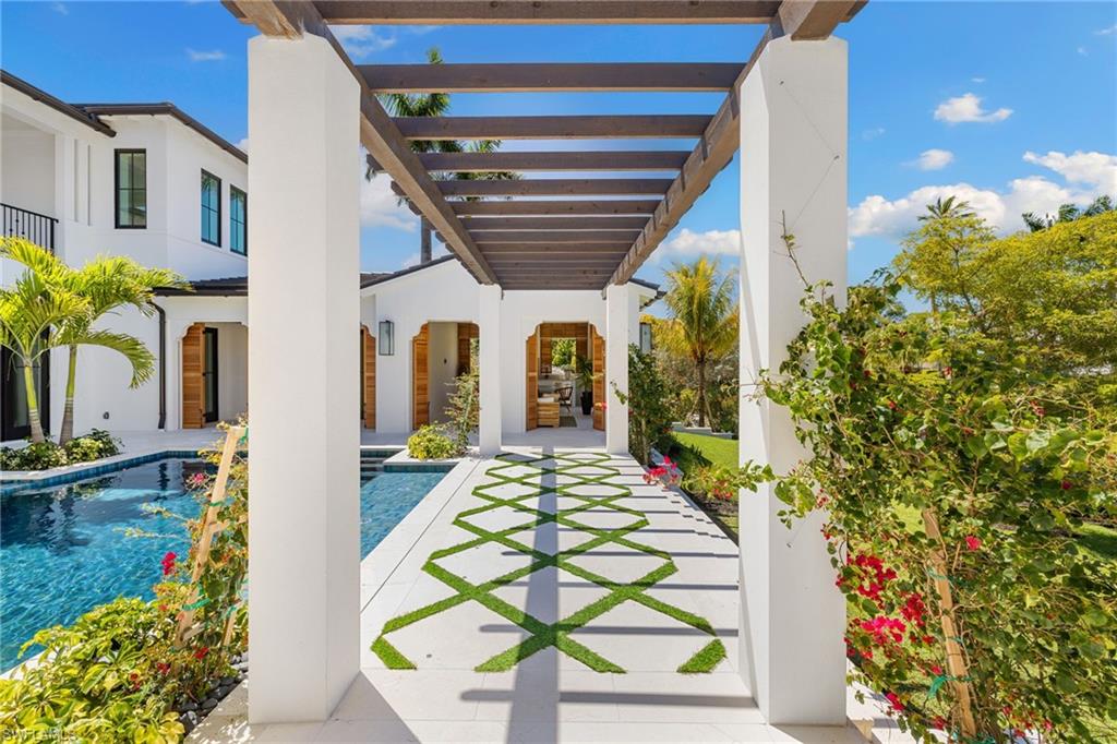 MOORINGS - Residential