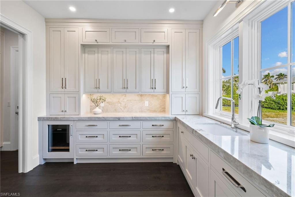 MOORINGS - Residential